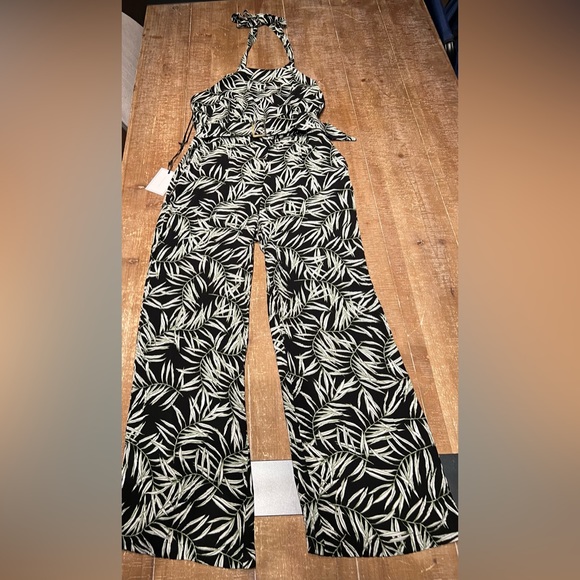 1. STATE Womens Belted
Sleeveless Halter Wide Leg
Jumpsuit Palm Print. - Picture 2 of 14